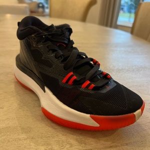 Boys basketball shoes